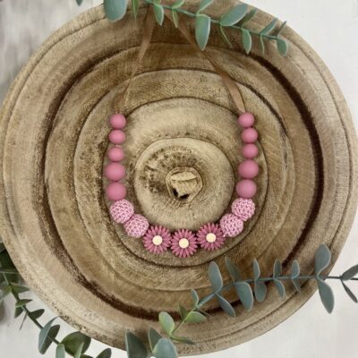 Collier d'allaitement marguerite et rose thé