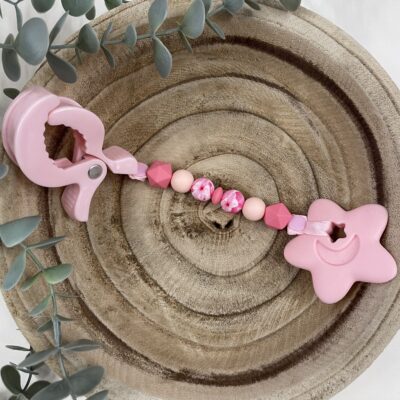 Jouet à suspendre rose pink