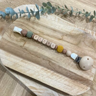 attache tétine vert kaki et jaune moutarde