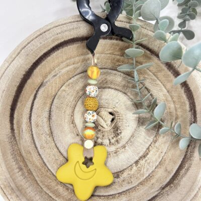 Jouet à suspendre étoile jaune moutarde