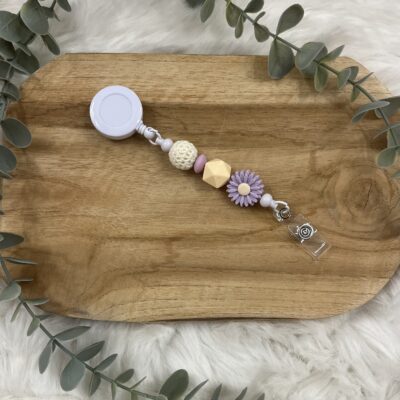 Badge crème et marguerite