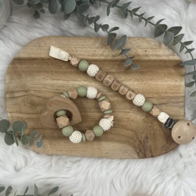 Coffret duo vert sauge — Attache tétine & anneau dentition personnalisé